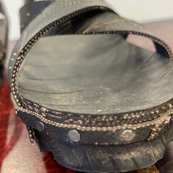 Incredible film-prop sandals custom-made by a film studio out of tires & leather - Picture 7 of 13